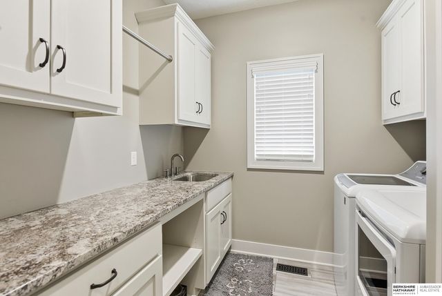 1156 S 212th Circle, Elkhorn, NE 68022