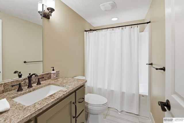 1156 S 212th Circle, Elkhorn, NE 68022