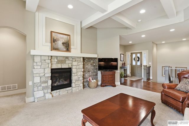 1156 S 212th Circle, Elkhorn, NE 68022