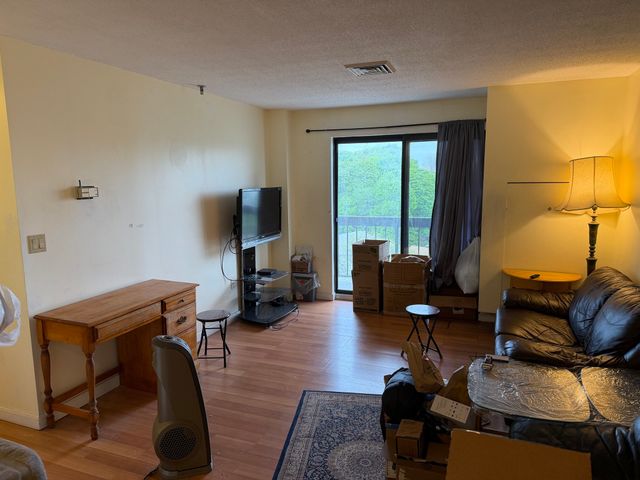 90 Quincy Shore 519, Quincy, MA 02171