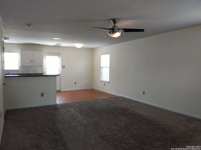 5702 Wildcat Cyn, San Antonio, TX 78252