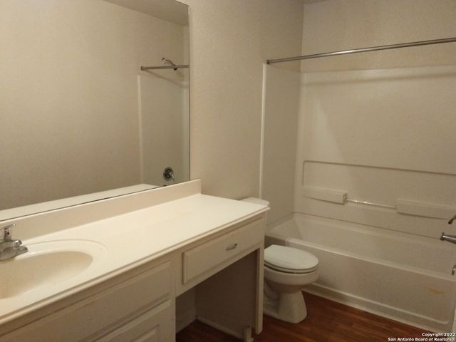 5702 Wildcat Cyn, San Antonio, TX 78252