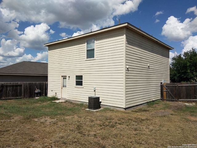 5702 Wildcat Cyn, San Antonio, TX 78252