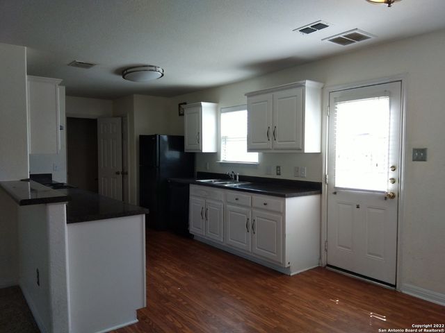 5702 Wildcat Cyn, San Antonio, TX 78252