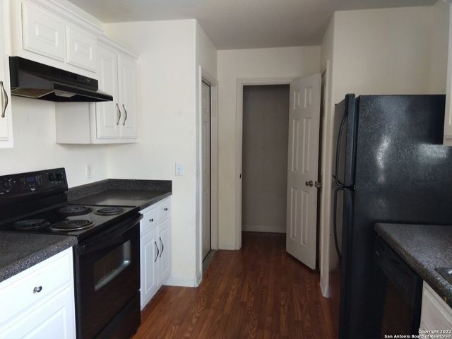 5702 Wildcat Cyn, San Antonio, TX 78252