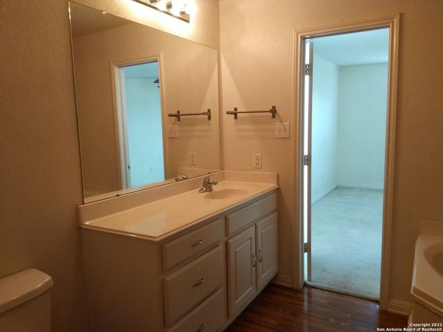 5702 Wildcat Cyn, San Antonio, TX 78252