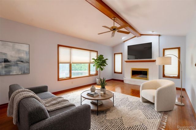 19678 Ashley Court, Livonia, MI 48152
