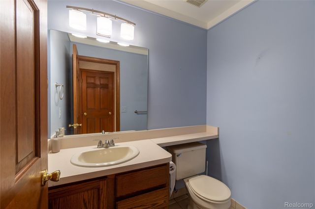 19678 Ashley Court, Livonia, MI 48152