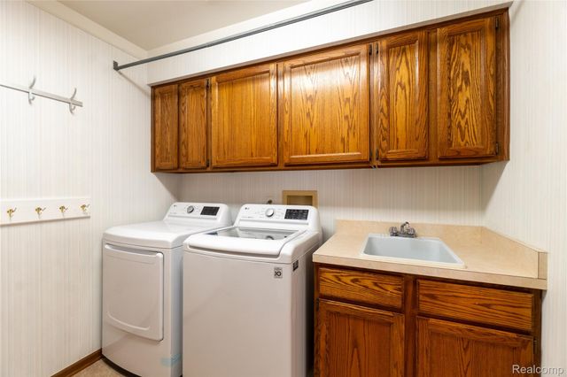 19678 Ashley Court, Livonia, MI 48152