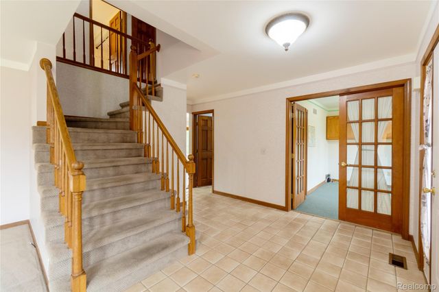 19678 Ashley Court, Livonia, MI 48152