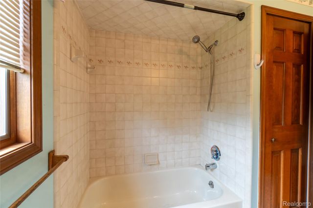 19678 Ashley Court, Livonia, MI 48152