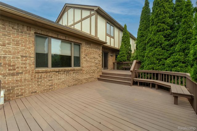 19678 Ashley Court, Livonia, MI 48152