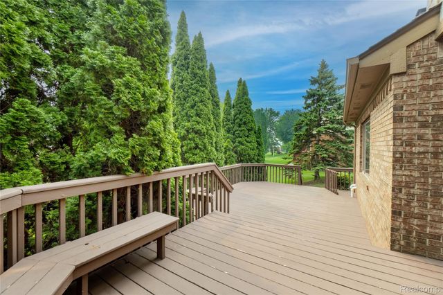 19678 Ashley Court, Livonia, MI 48152