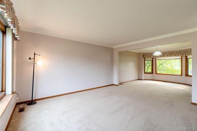19678 Ashley Court, Livonia, MI 48152