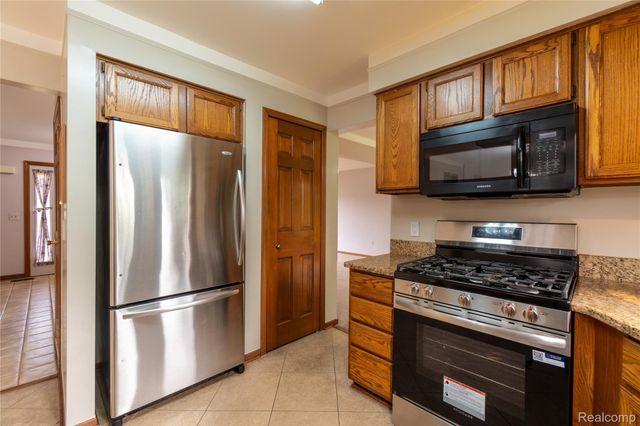 19678 Ashley Court, Livonia, MI 48152
