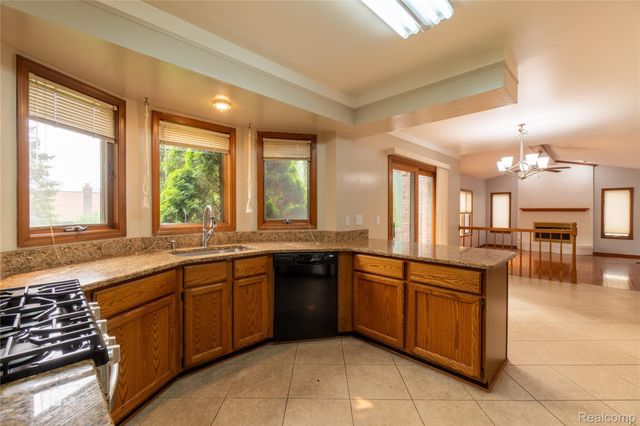 19678 Ashley Court, Livonia, MI 48152