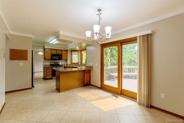 19678 Ashley Court, Livonia, MI 48152