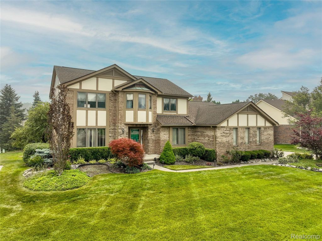 19678 Ashley Court, Livonia, MI 48152