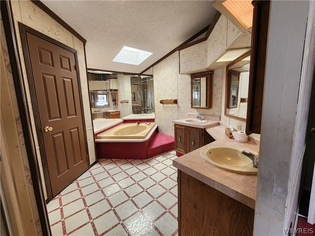 46 Parkside Circle, Cheektowaga, NY 14227