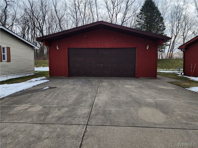 46 Parkside Circle, Cheektowaga, NY 14227