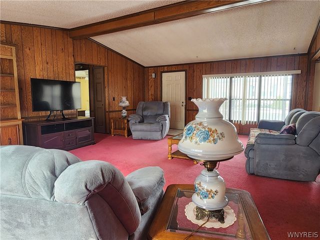 46 Parkside Circle, Cheektowaga, NY 14227