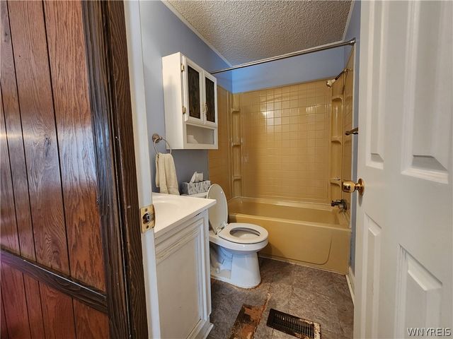 46 Parkside Circle, Cheektowaga, NY 14227