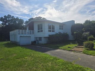 14 Walker Court, East Quogue, NY 11942