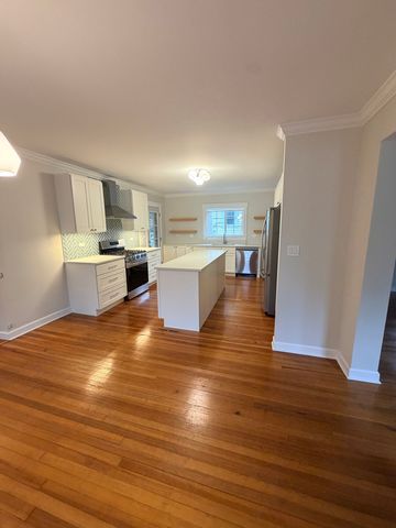 1034 Chestnut Street, Deerfield, IL 60015