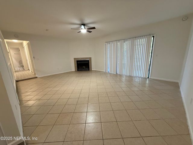 3801 CROWN POINT Road 2061, Jacksonville, FL 32257