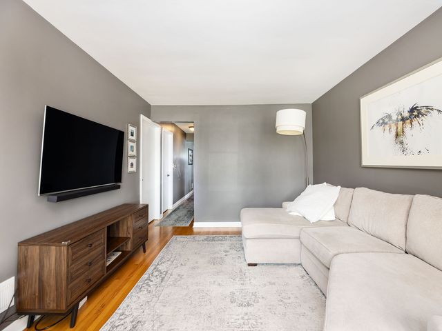 1337 Degener Avenue, Elmhurst, IL 60126