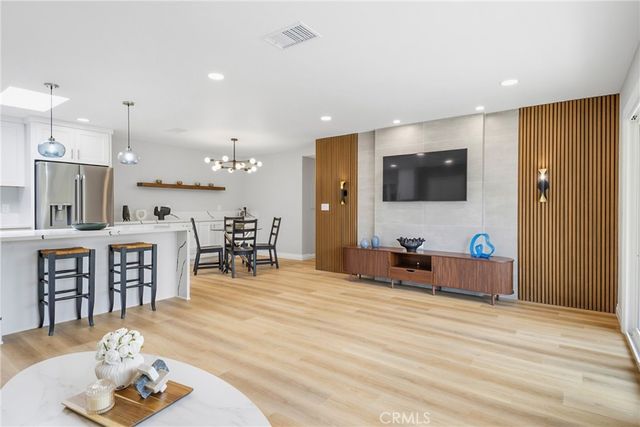 802 Ronda Mendoza N, Laguna Woods, CA 92637
