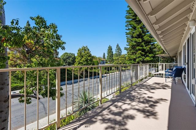 802 Ronda Mendoza N, Laguna Woods, CA 92637