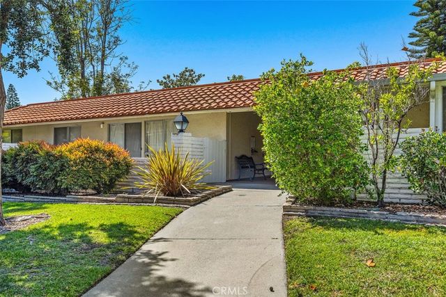 802 Ronda Mendoza N, Laguna Woods, CA 92637