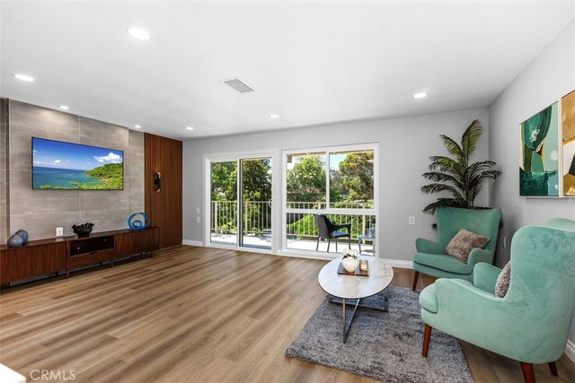 802 Ronda Mendoza N, Laguna Woods, CA 92637