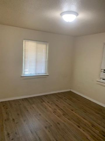 3627 Clay, Sacramento, CA 95838