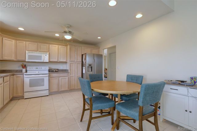 52237 Mitchell Lane 11, Macomb Township, MI 48042