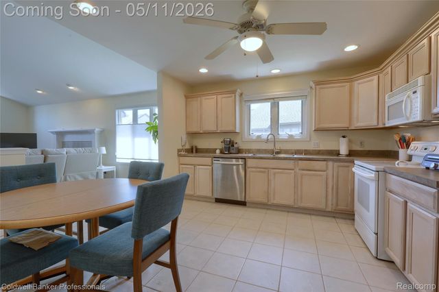52237 Mitchell Lane 11, Macomb Township, MI 48042