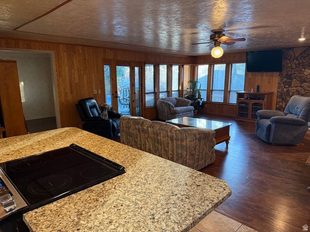 2096 E LINDEN CIR, Holladay, UT 84121