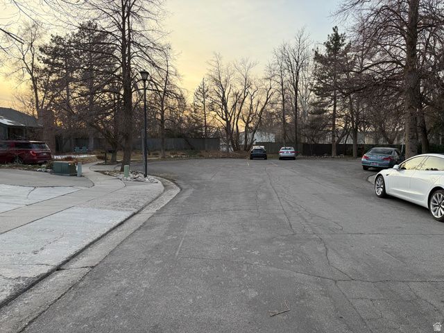 2096 E LINDEN CIR, Holladay, UT 84121