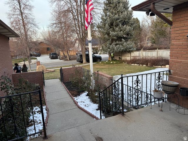 2096 E LINDEN CIR, Holladay, UT 84121