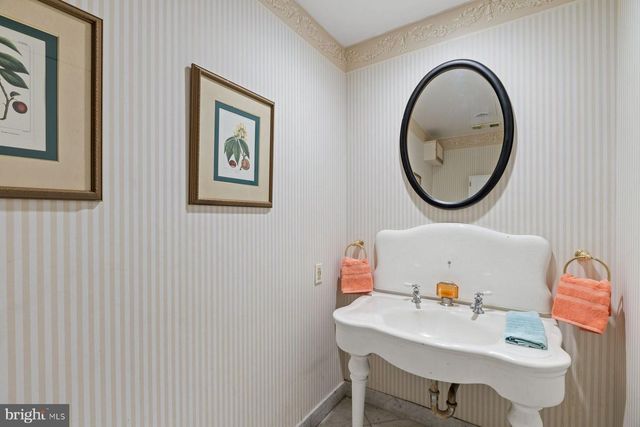 1629 LOCUST ST, Philadelphia, PA 19103