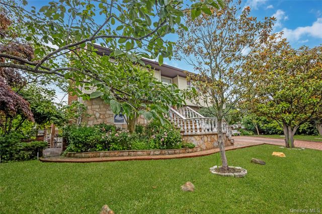 26 Block Terrace, Farmingdale, NY 11735