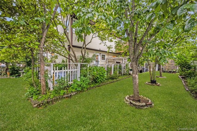 26 Block Terrace, Farmingdale, NY 11735