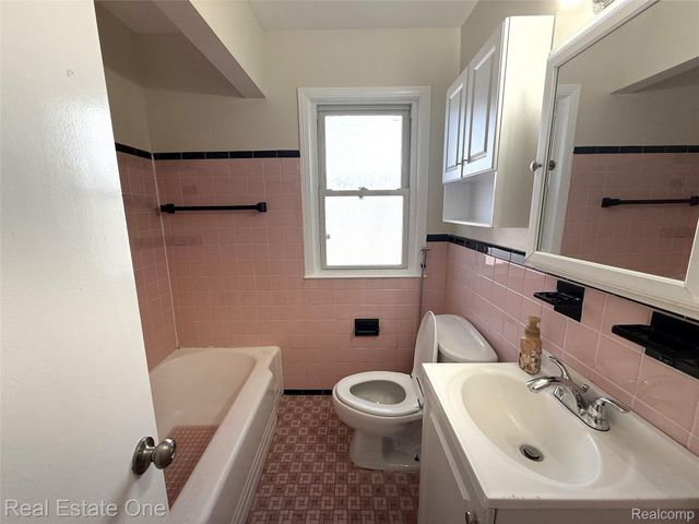 6991 Colonial Street, Dearborn Heights, MI 48127