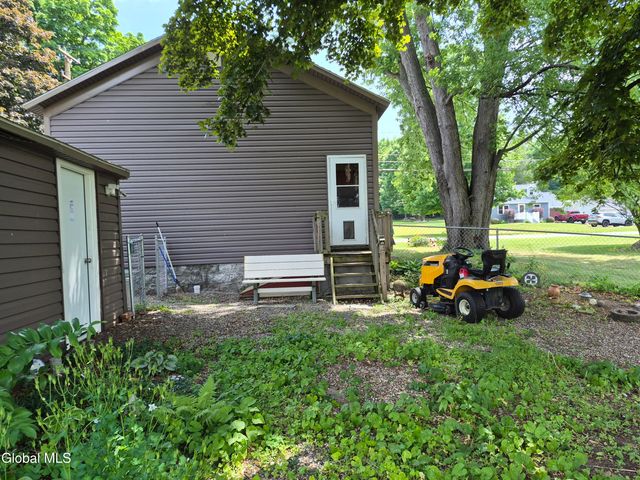 2057 Brookview Road, Schodack, NY 12033