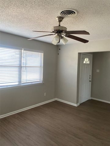 4927 Eastgate Circle, Dallas, TX 75216