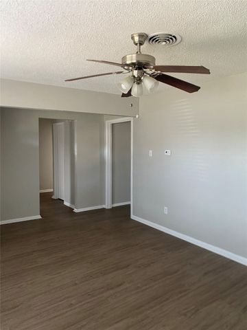 4927 Eastgate Circle, Dallas, TX 75216