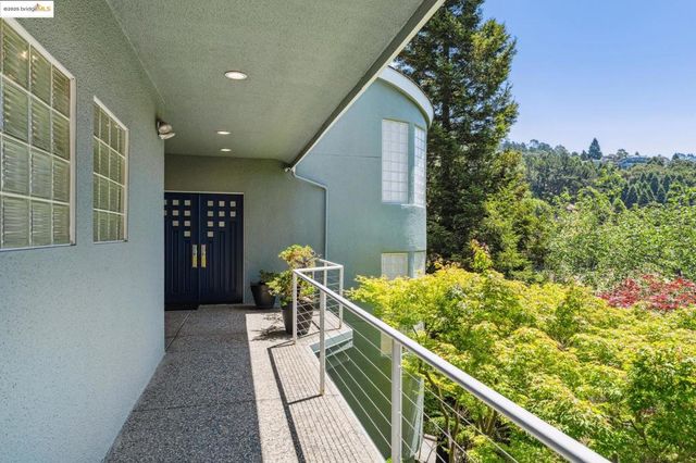 1967 Tunnel RD, Berkeley, CA 94705