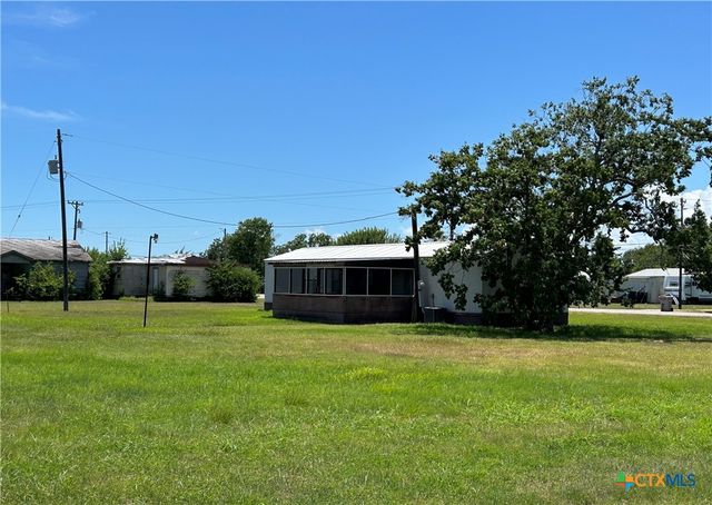 204 N 4th Street, Seadrift, TX 77983