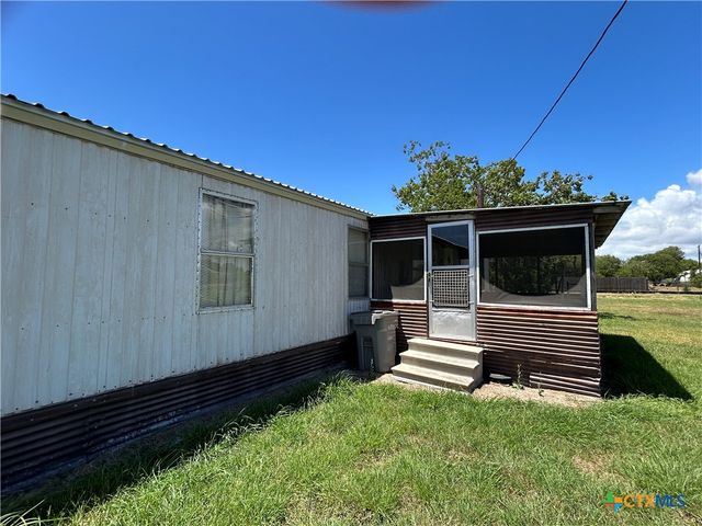 204 N 4th Street, Seadrift, TX 77983